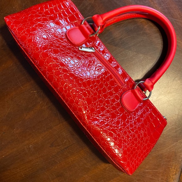 Chic Red Shoulder Wine Tote & Discrete Cooler - Picture 3 of 4